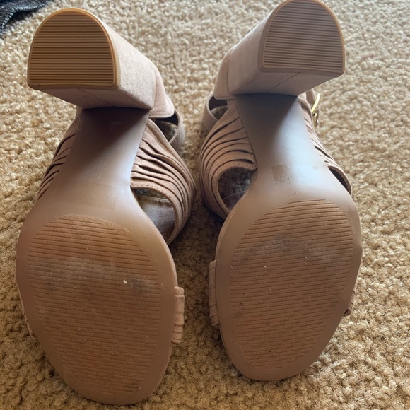 ❌SOLD❌Nude Suede Heels - Picture 4 of 4